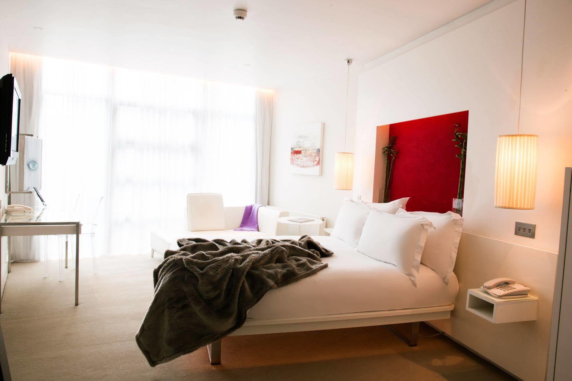 The Beacon Hotell Sandyford Eksteriør bilde